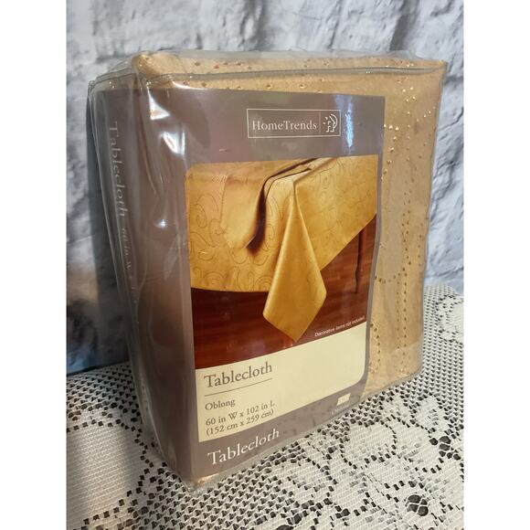 NWT Home Trends Gold Tablecloth Oblong 60” x 102” Carissa Gold Leaf - Picture 6 of 9